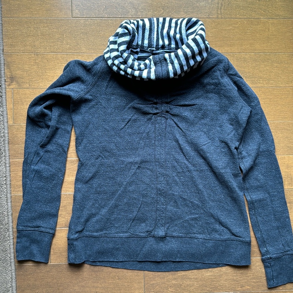 Lululemon Sweater Reversible size 2